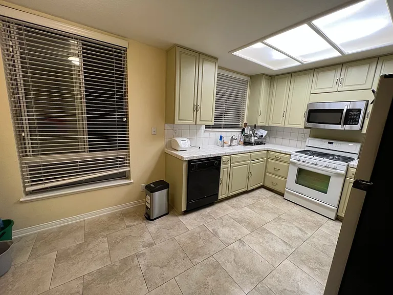 1657 Veteran Ave #101 — Photo 4