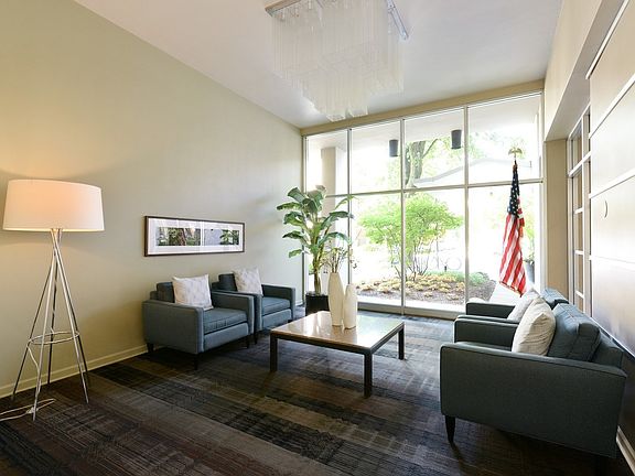 2nd image of 555 W Cornelia Ave APT 1111