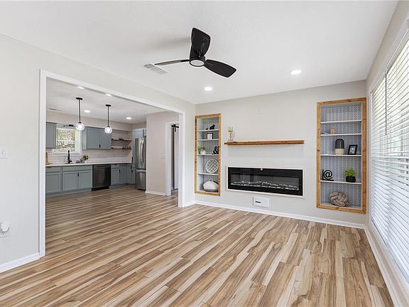 4th image of 1621 E Melody Dr