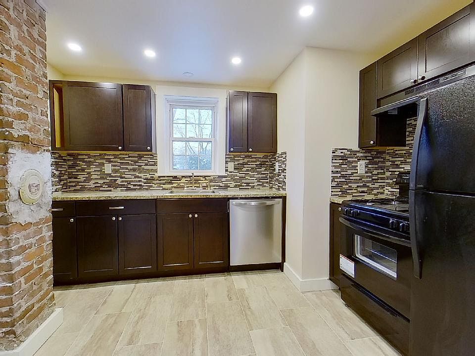 1st image of 491 Plymouth St #1