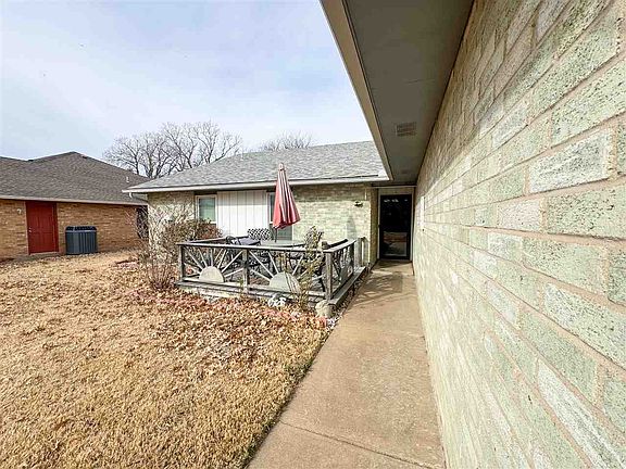 2nd image of 1101 Brentwood Dr