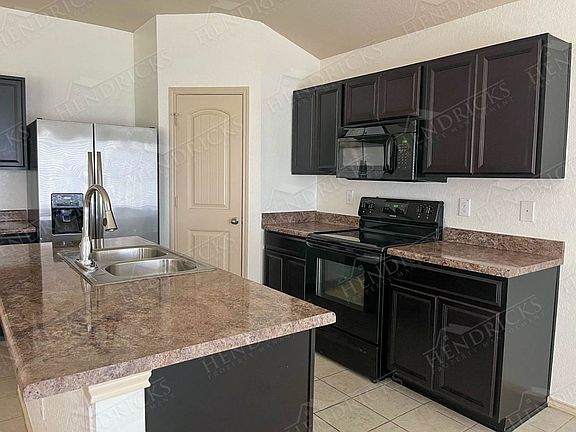 4th image of 1020 Clarkston Dr