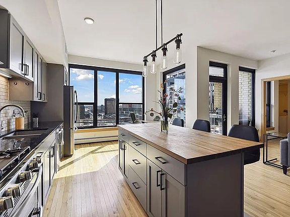 4th image of 740 Portland Ave #1002