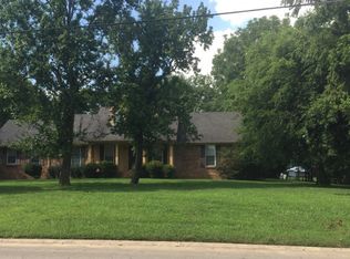 704 Bay Point Dr, Gallatin, TN 37066