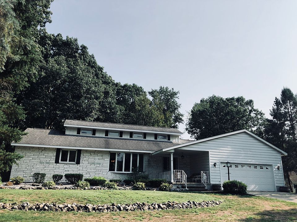 1st image of 5 Dawn Dr