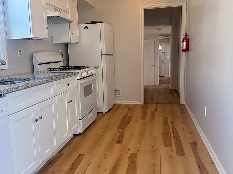 21 Avenue A — Photo 37
