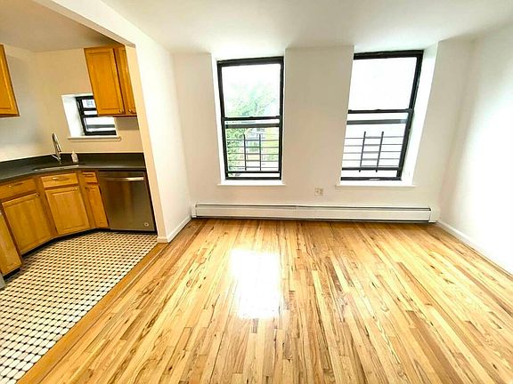 3rd image of 928 Pacific St #2