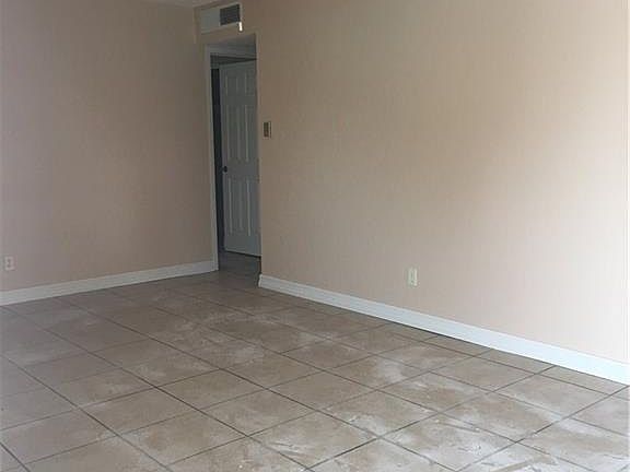 5th image of 621 La Paz Dr