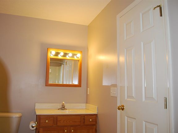 5th image of 550 Lakeview Dr