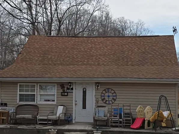 305 Periwinkle Rd, Eden, NC 27288