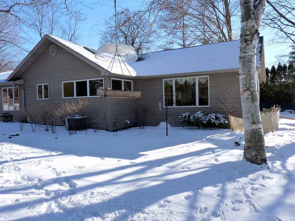 7107 Clarks Point Rd, Winneconne, WI 54986 | Zillow