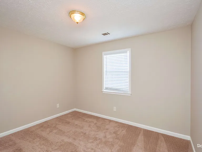 300 Claremont Dr — Photo 11