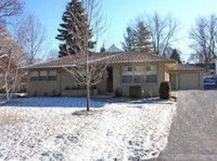 238 Kenwood Dr, Thiensville, WI 53092