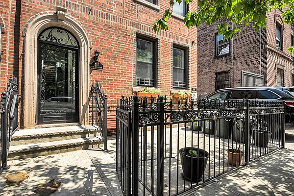 Rented by Compass | media 12