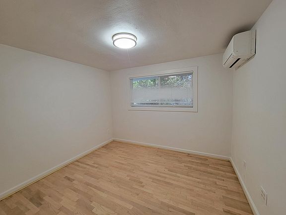 5th image of 1228 NE Ravenna Blvd
