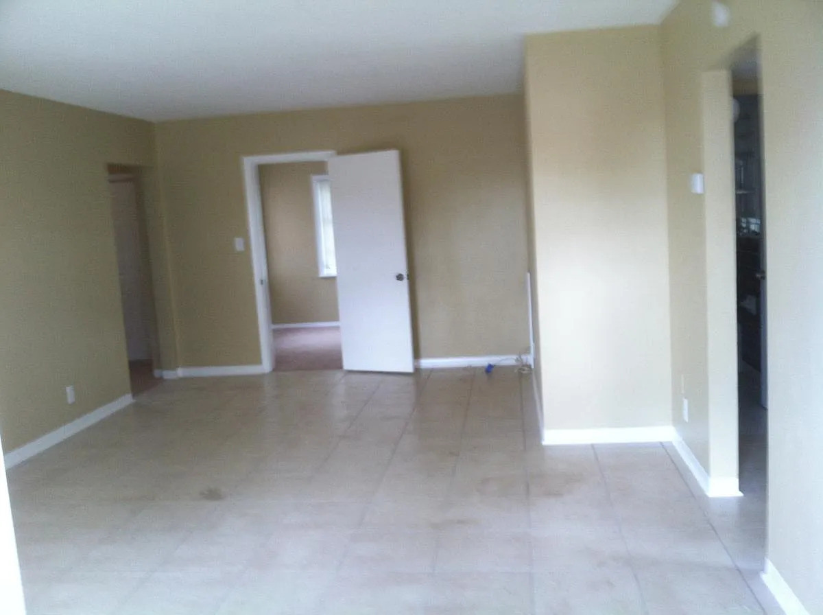 3 bed, 1074 sqft, $1,995 — Photo 2