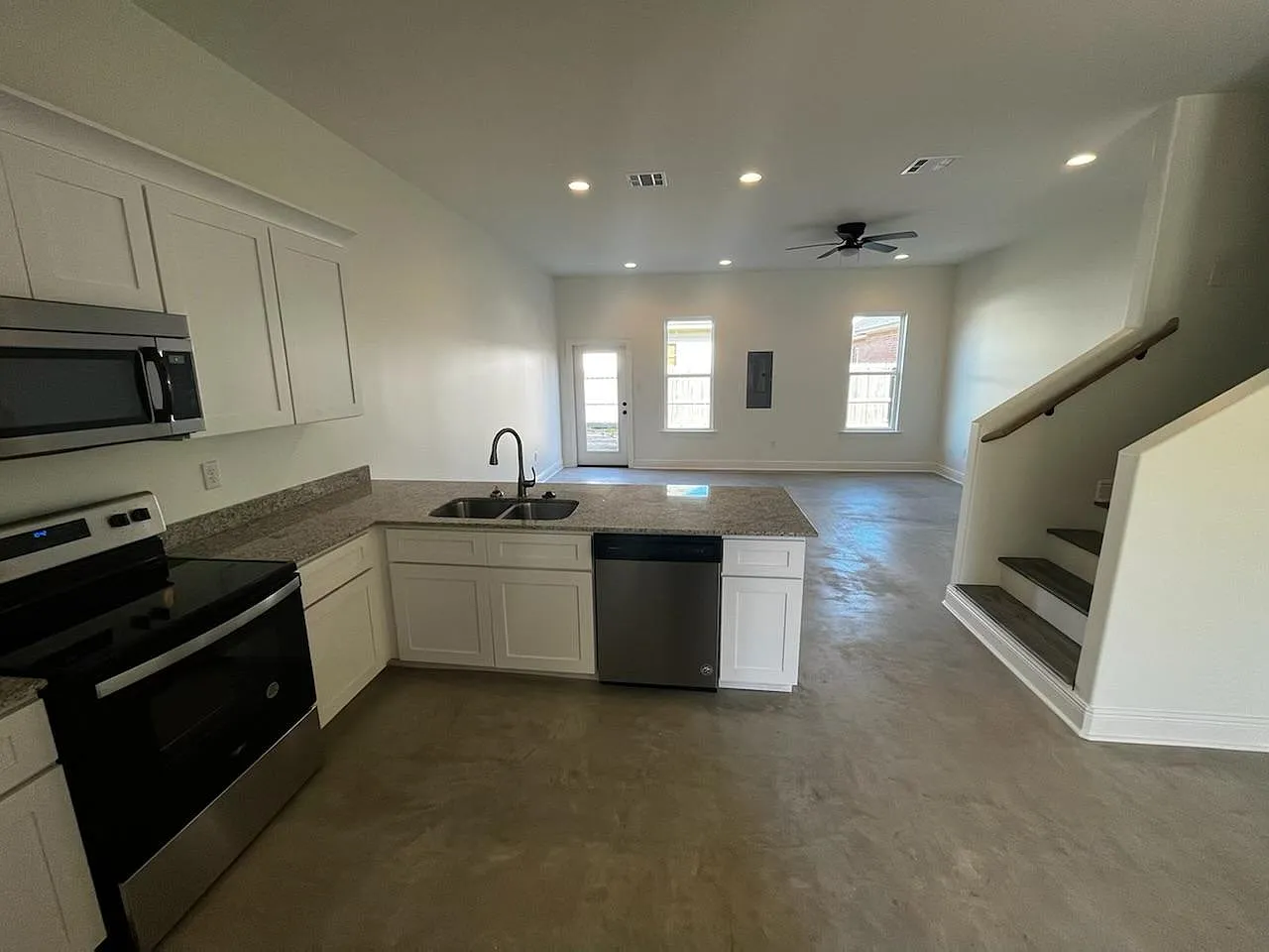2 bed, 2.5 bath, 1450 sqft, $1,500 — Photo 3