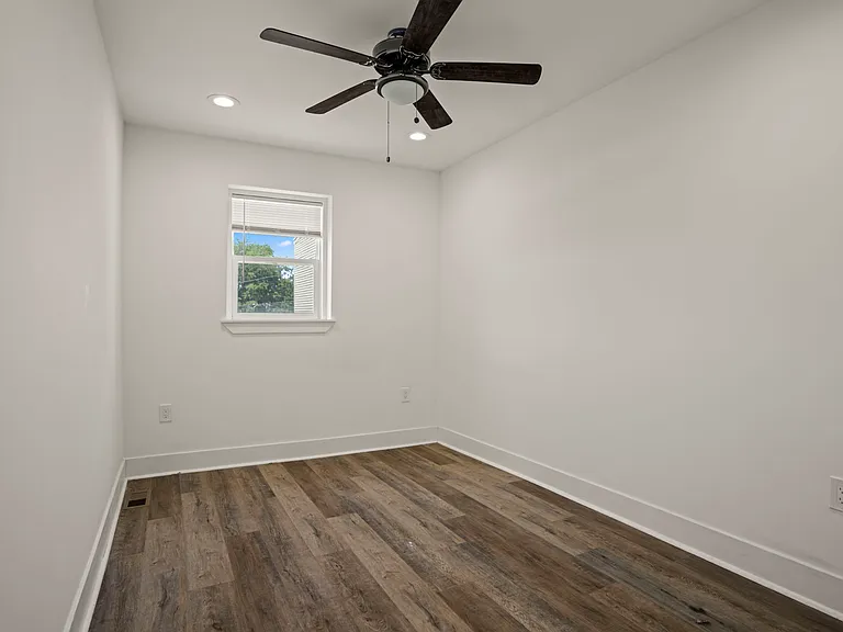 2706 E Somerset St — Photo 12