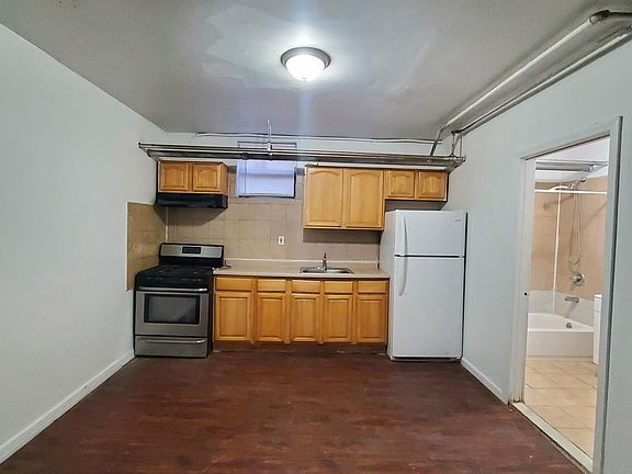 2nd image of 2-222 Jewett Ave #2
