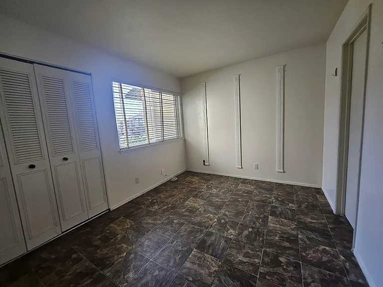 5154 Greenberry Dr — Photo 5