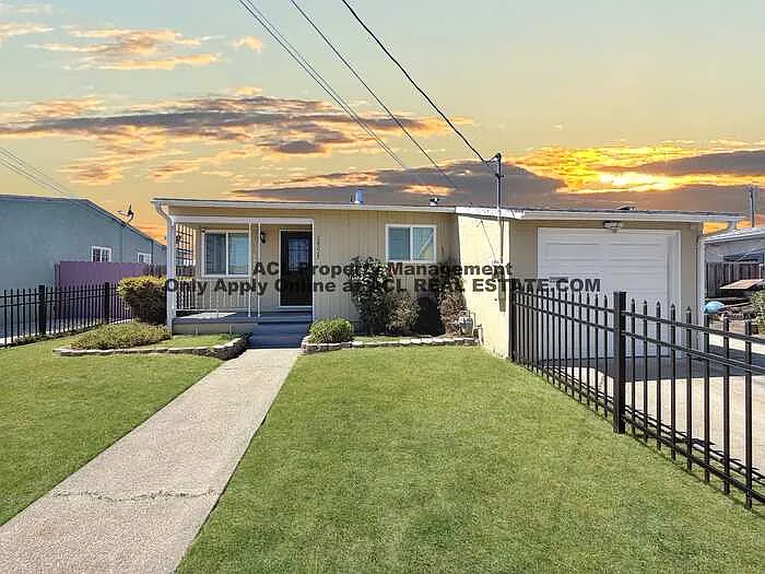 3 bed, 1.0 bath, 1042 sqft, $3,195 — Photo 1