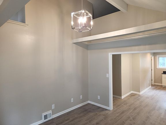 5th image of 820 Hawthorn Ave