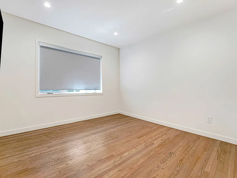 7741 Variel Ave — Photo 8