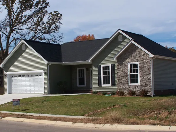 1620 Bobby Nichols Dr, Cookeville, TN 38506