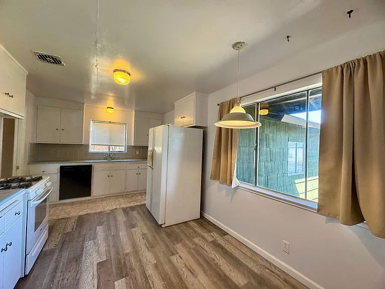 2614 Aramon Dr — Photo 8