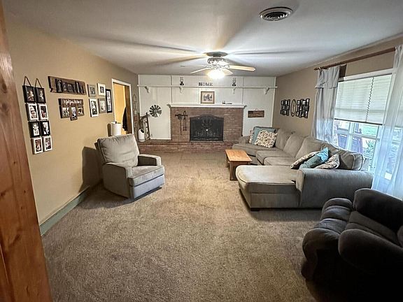 3rd image of 1906 Arlington Dr