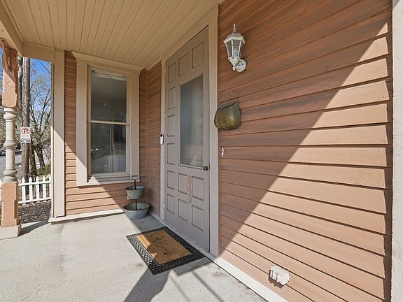 3rd image of 640 E 10th St