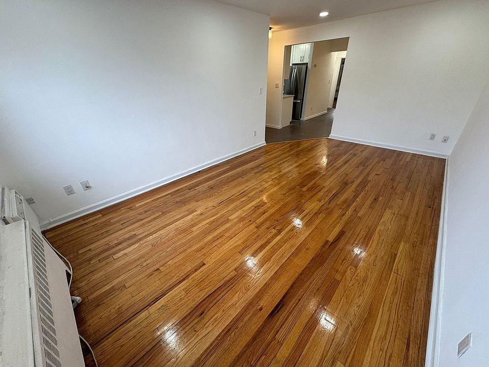 1st image of 839 Swinton Ave Floor 2