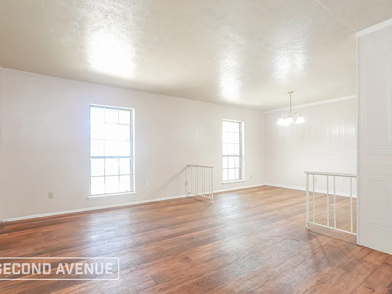160 N Crestwood Blvd — Photo 8