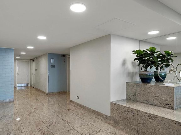2nd image of 515 W Wrightwood Ave APT 413