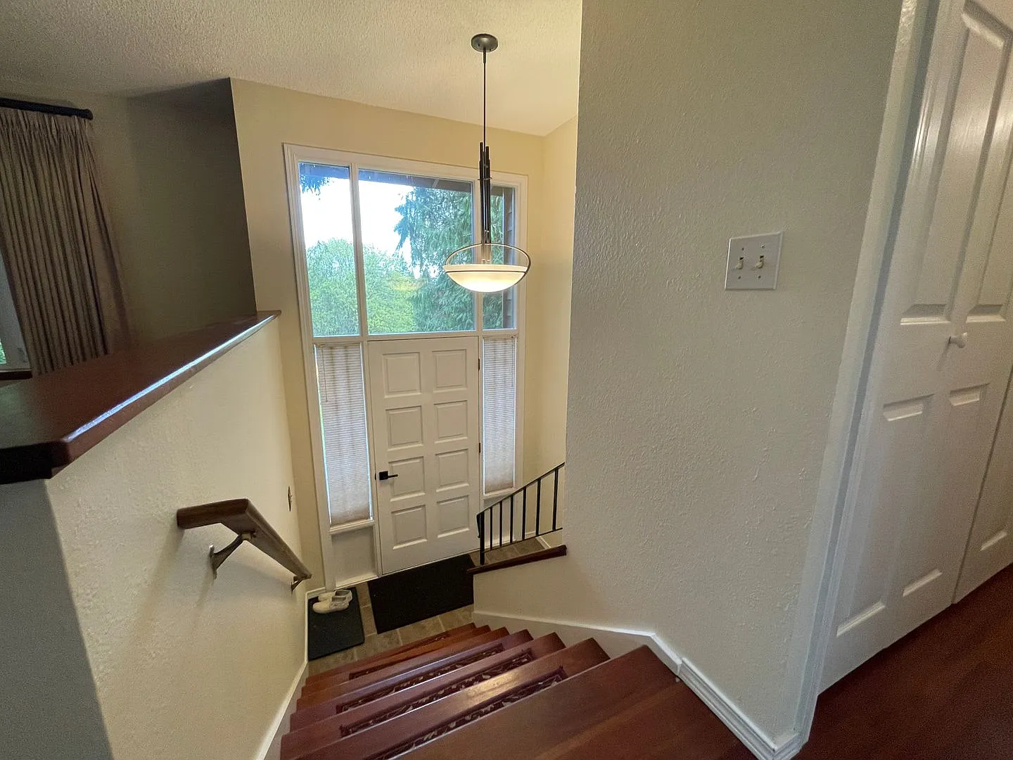 Beautiful 5-Bedroom Silverdale Home with Forest Views — Photo 4