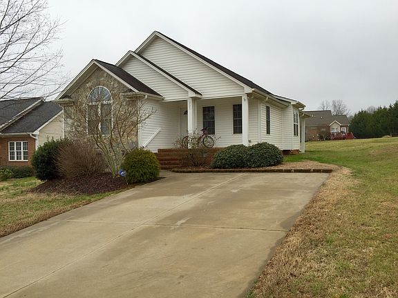 3rd image of 721 Aspenwood Dr