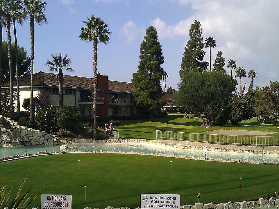 18 Hole Golf Course included!!
