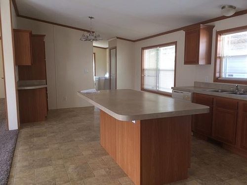 3rd image of 76 Suzanne Blvd