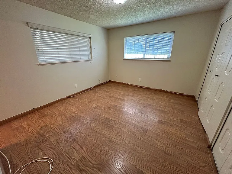 1013 Roanoke Ave — Photo 12