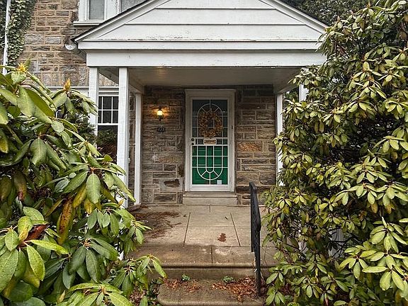 2nd image of 423 E Gorgas Ln