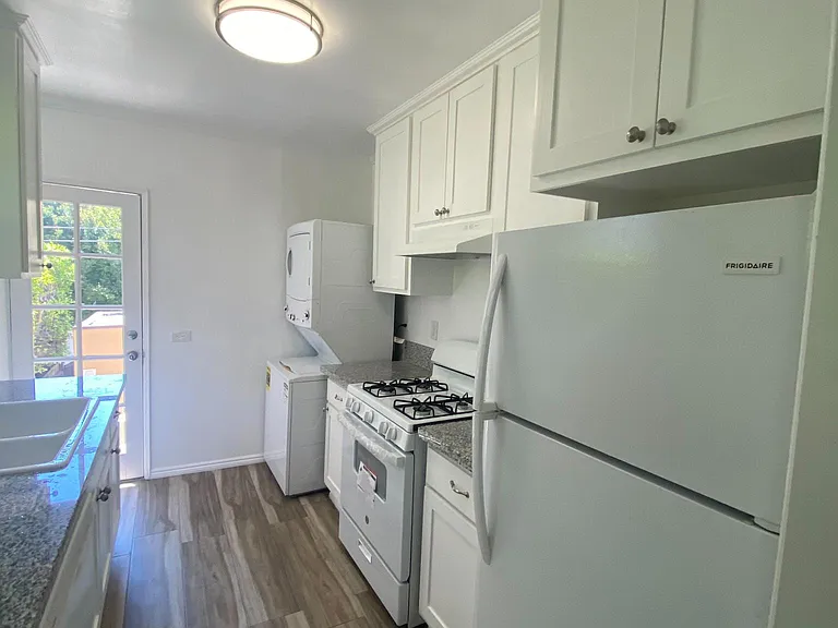 1309 S Roxbury Dr #1311-1/2 — Photo 17