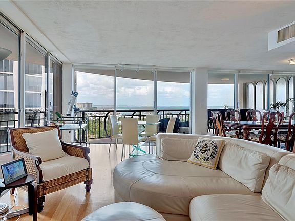 5th image of 2843 S Bayshore Dr APT 14E
