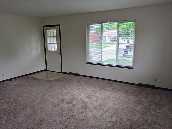 2nd image of 436 W 31st St