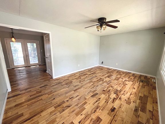 5th image of 1812 Hillcrest Dr