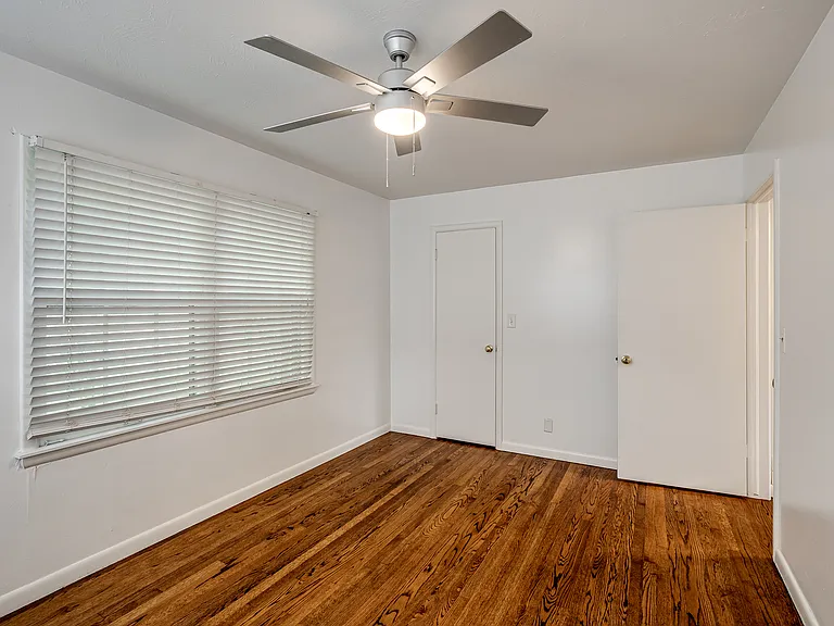 4620 N Harvey Pkwy — Photo 31
