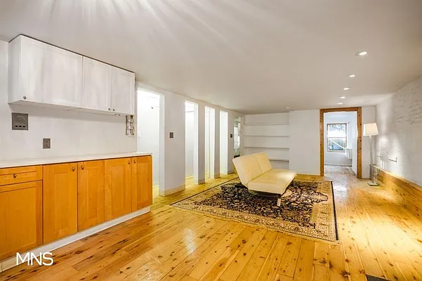 Rented by MNS Marketing | media 25