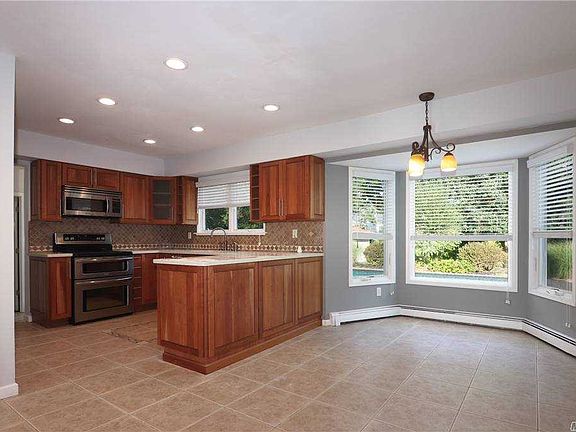 4th image of 38 Parkridge Cir