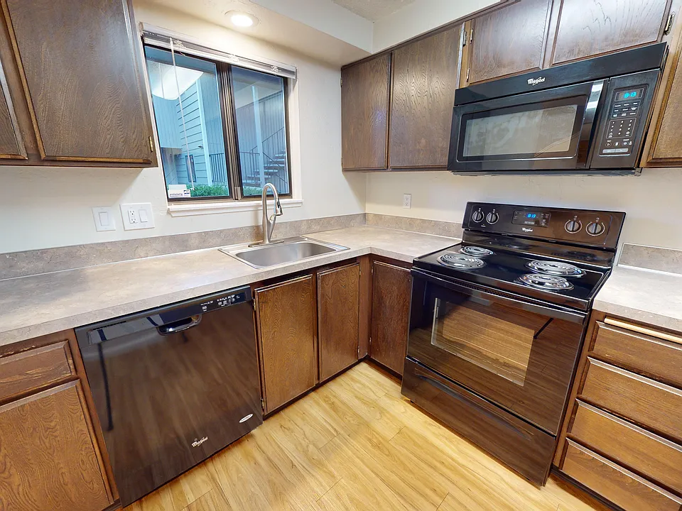 Kentfield Apartments & Pond Homes