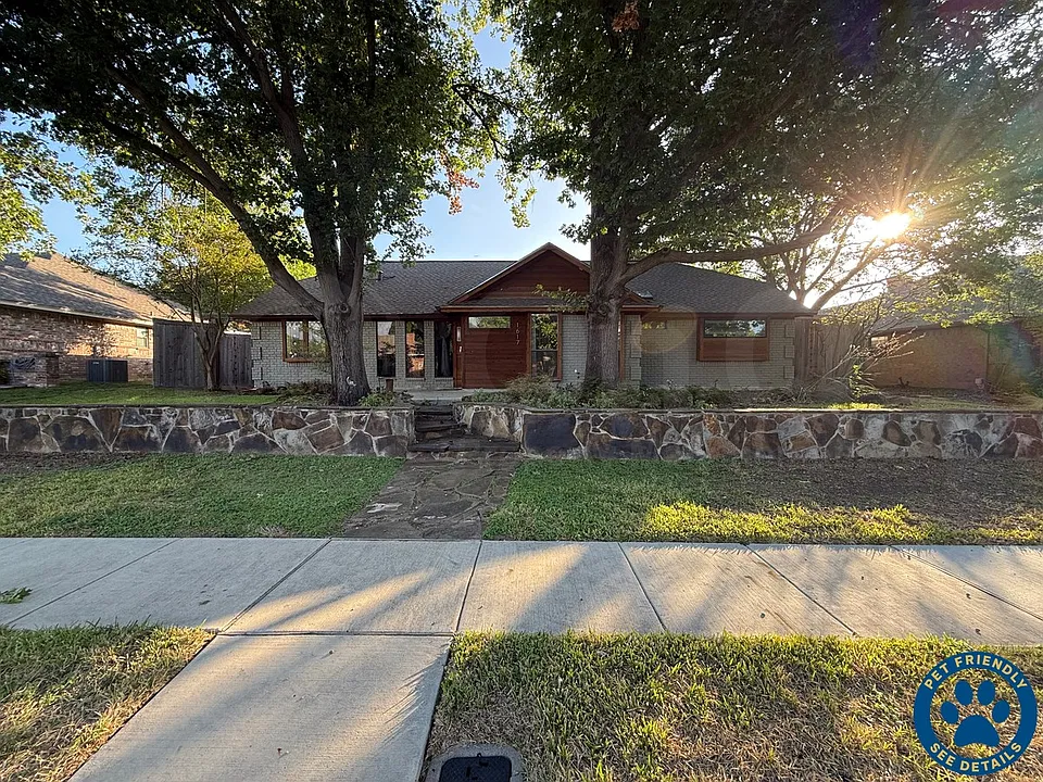 1617 Oak Creek Dr
