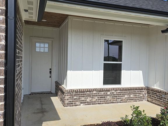 3rd image of 900 Alex Dr